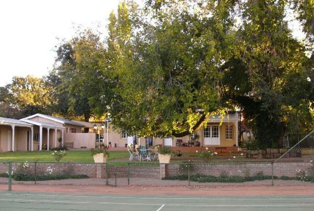 Rose Garden Manor House Appartement Harrismith Buitenkant foto